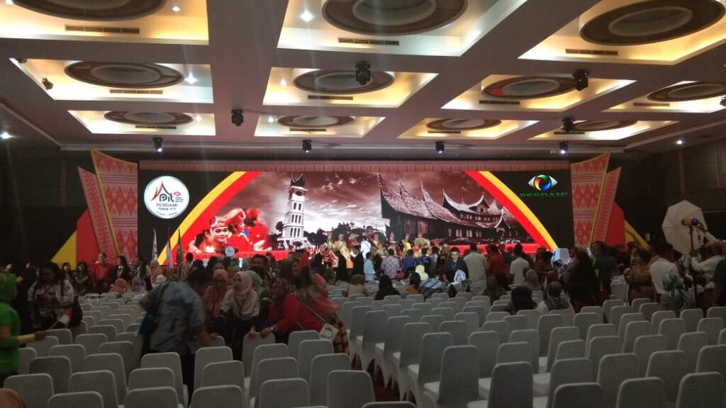 Event organizer — convention