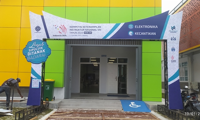 Event production — gate custom