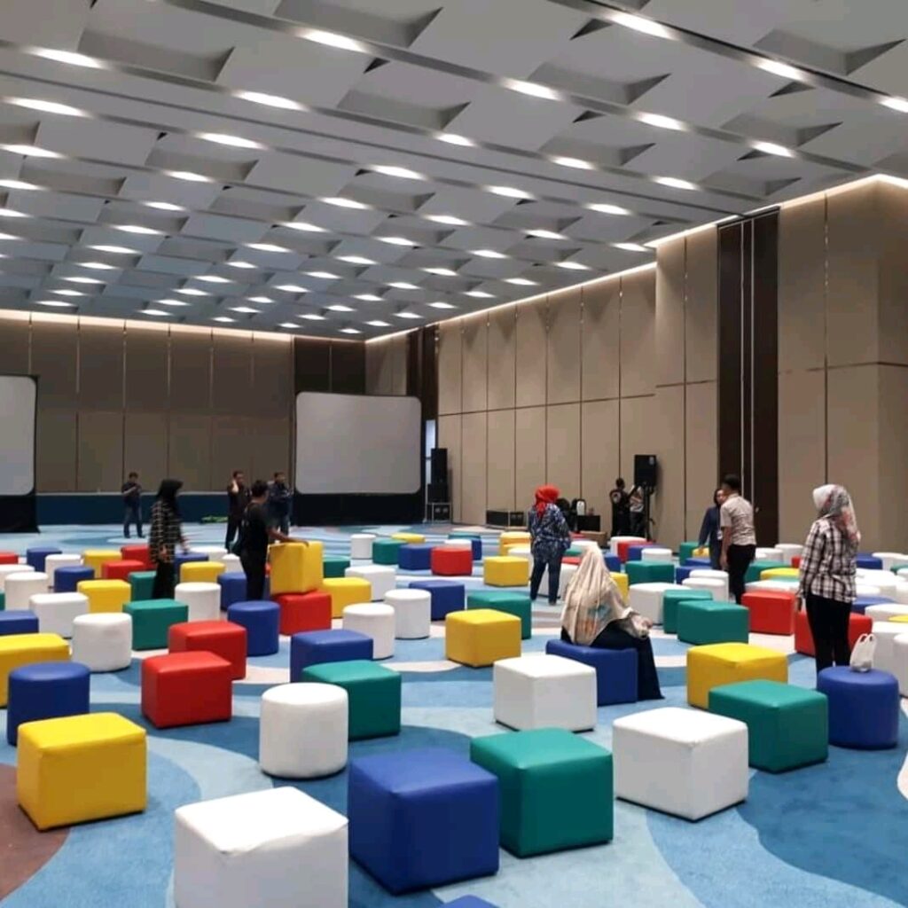 Sewa peralatan — sofa puff